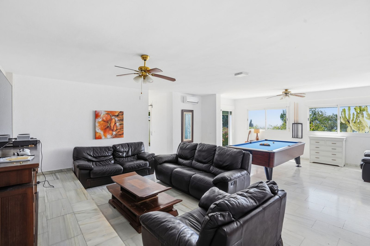 Villa for sale in Benalmadena