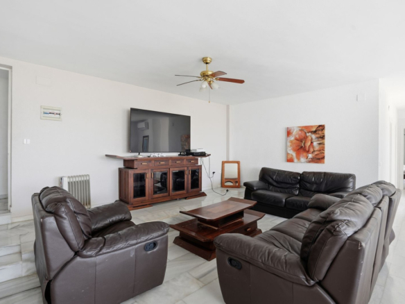 Villa for sale in Benalmadena