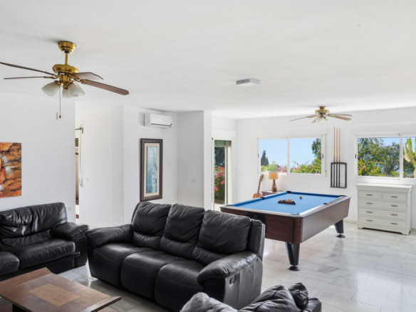 Villa for sale in Benalmadena
