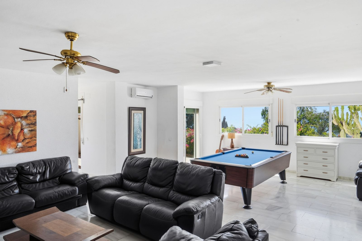 Villa for sale in Benalmadena