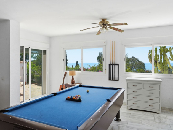 Villa for sale in Benalmadena