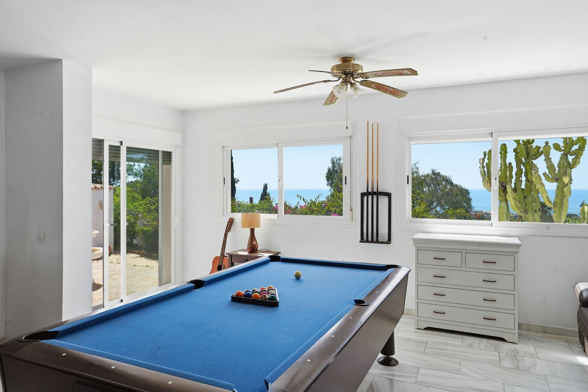 Villa for sale in Benalmadena