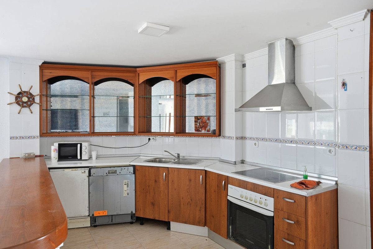 Villa for sale in Benalmadena