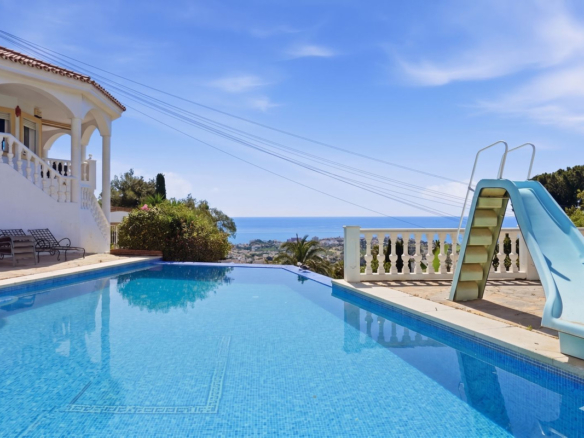 Villa for sale in Benalmadena