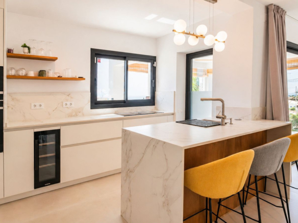 Villa for sale in Benalmadena