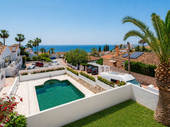 Villa for sale in Benalmadena