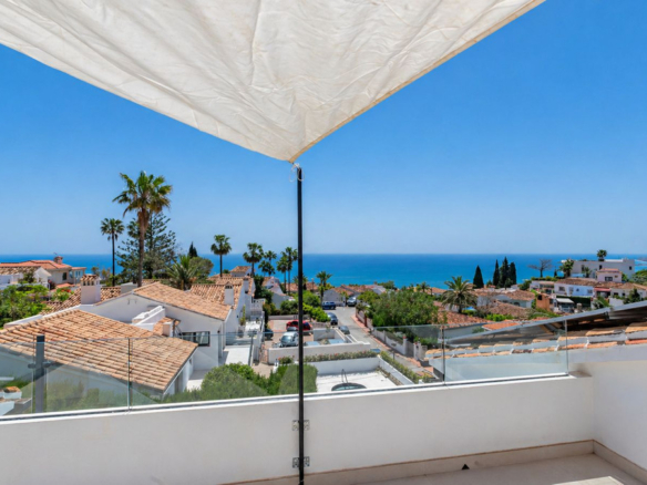 Villa for sale in Benalmadena