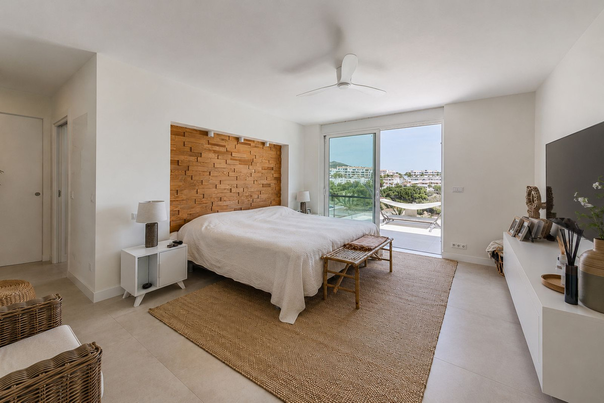 Villa for sale in Benalmadena