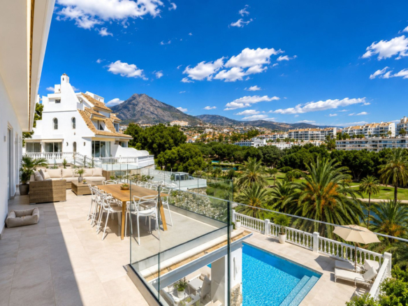 Villa for sale in Benalmadena