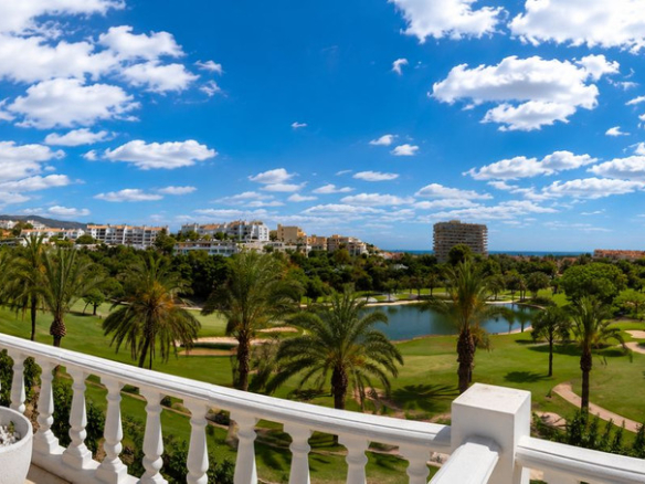 Villa for sale in Benalmadena