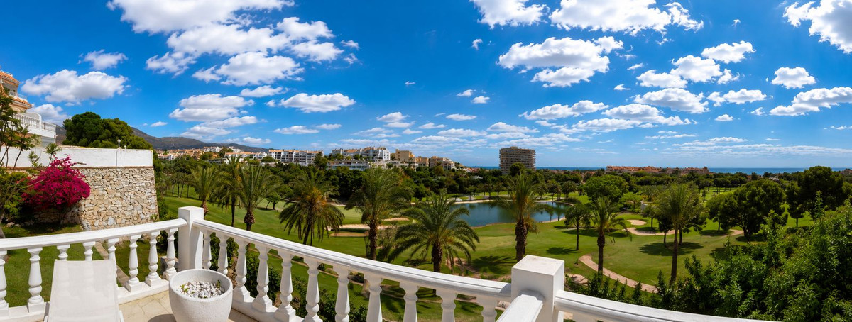 Villa for sale in Benalmadena