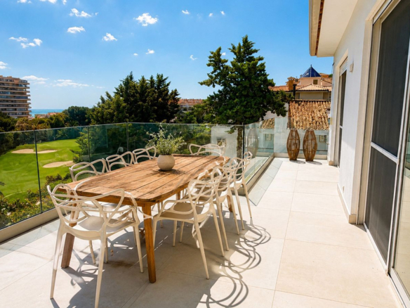 Villa for sale in Benalmadena