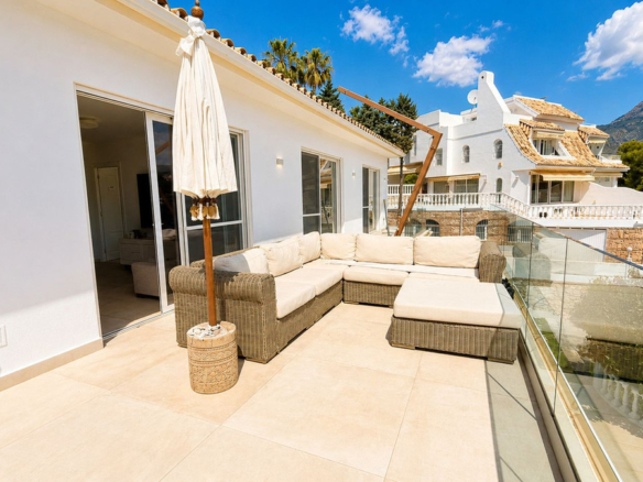 Villa for sale in Benalmadena