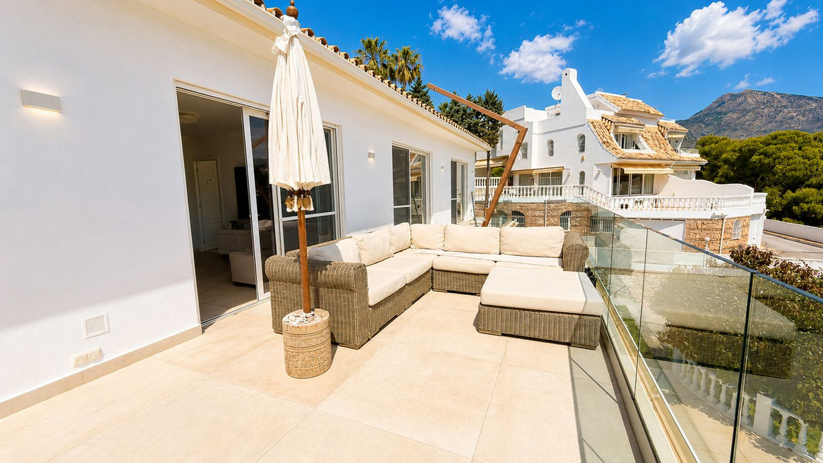 Villa for sale in Benalmadena