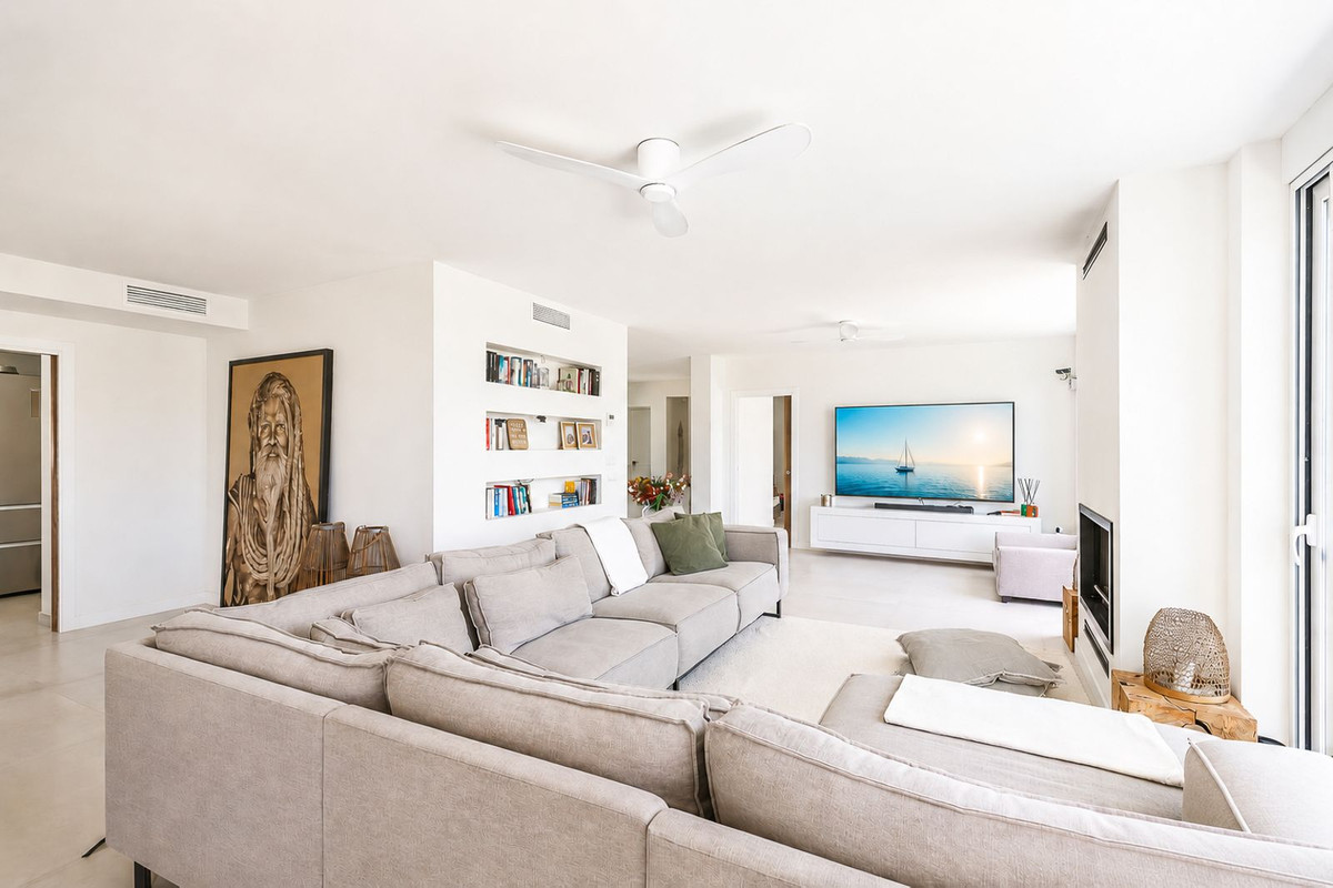 Villa for sale in Benalmadena