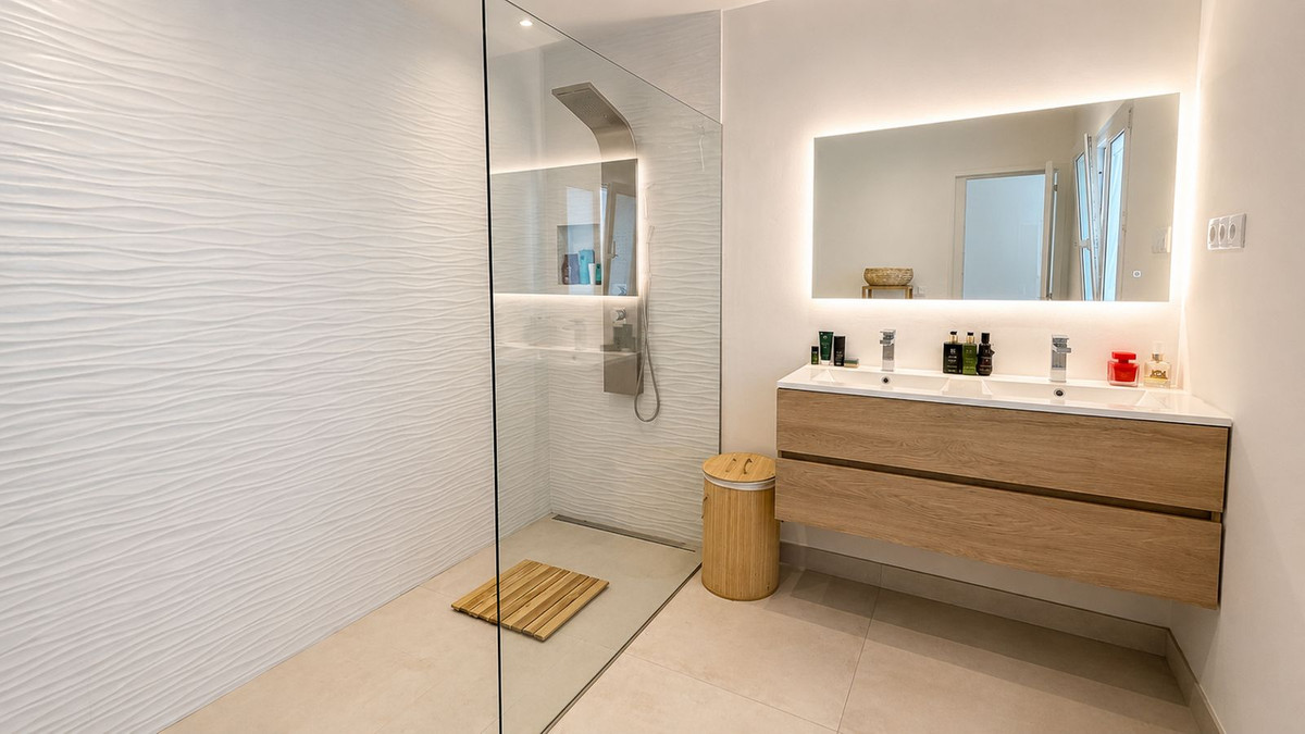 Villa for sale in Benalmadena