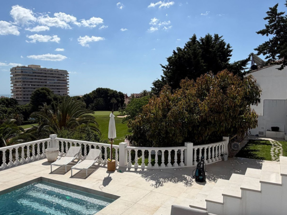 Villa for sale in Benalmadena