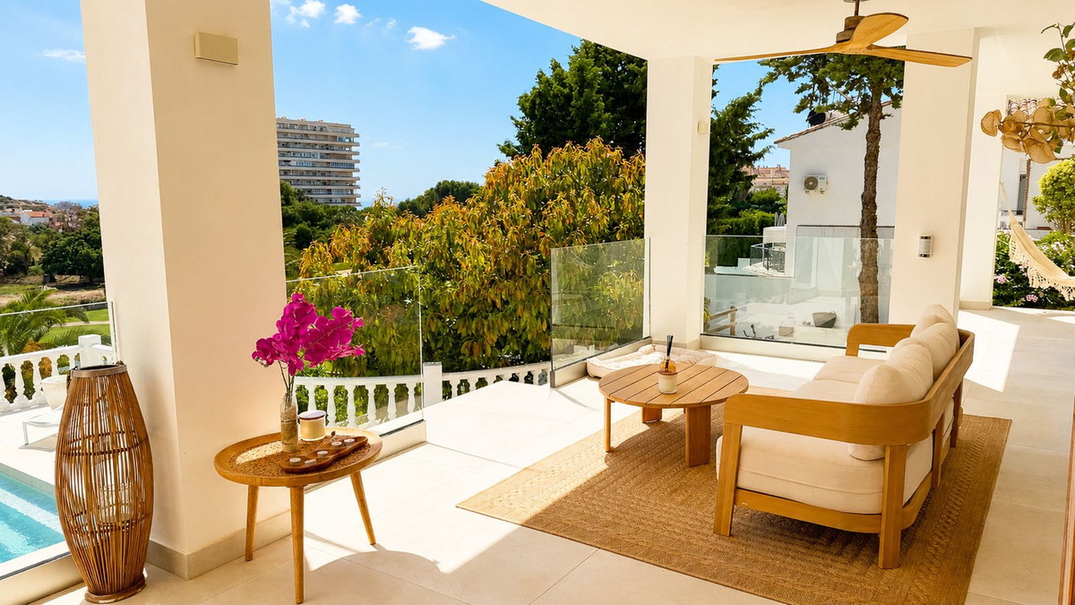 Villa for sale in Benalmadena