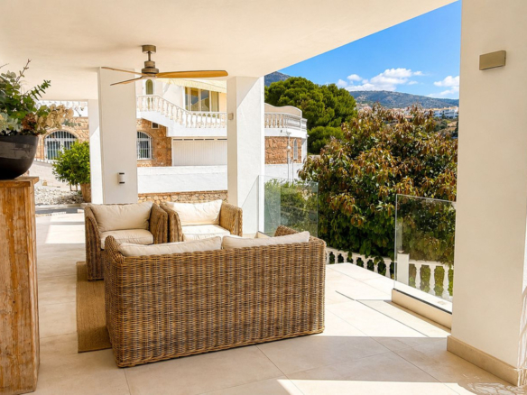 Villa for sale in Benalmadena