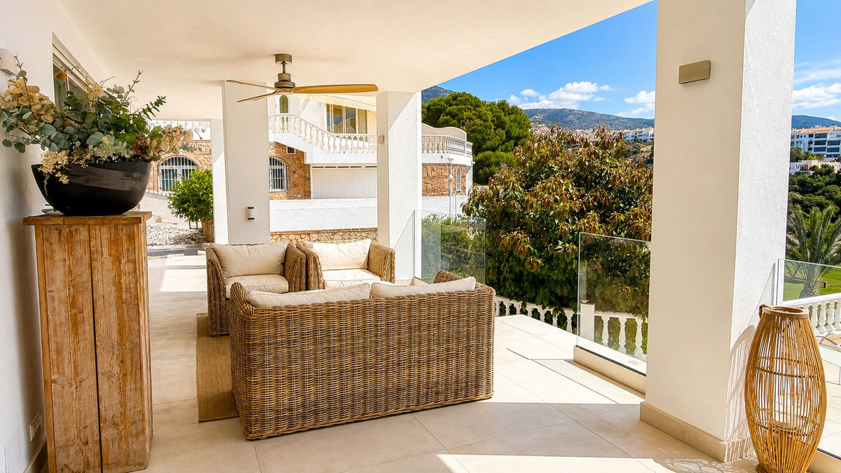 Villa for sale in Benalmadena