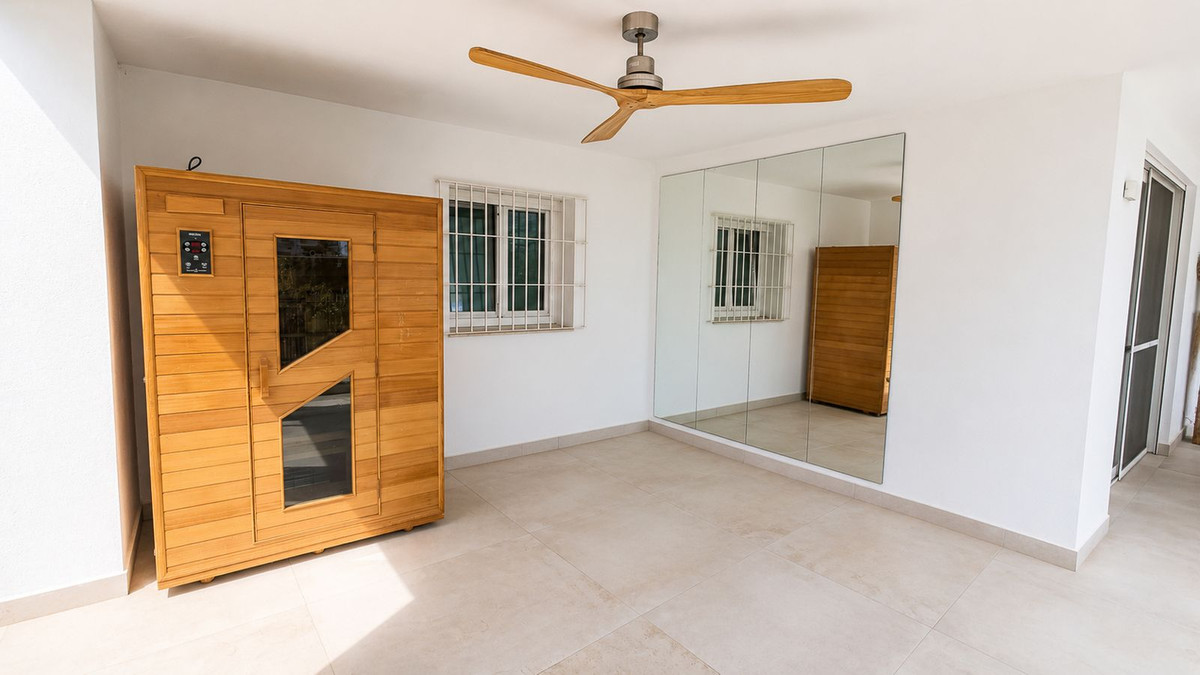 Villa for sale in Benalmadena