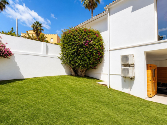 Villa for sale in Benalmadena