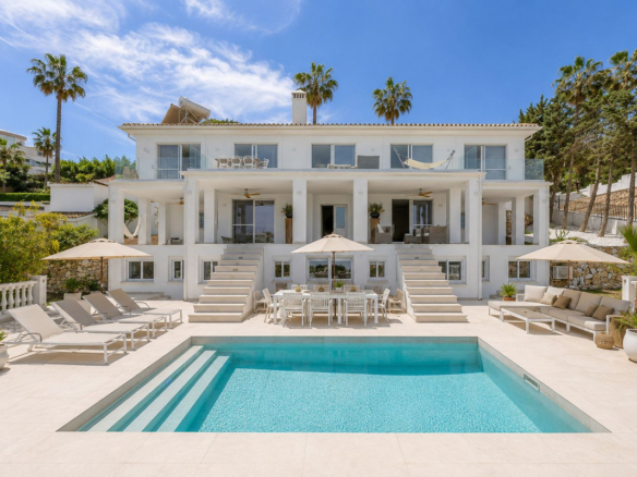 Villa for sale in Benalmadena