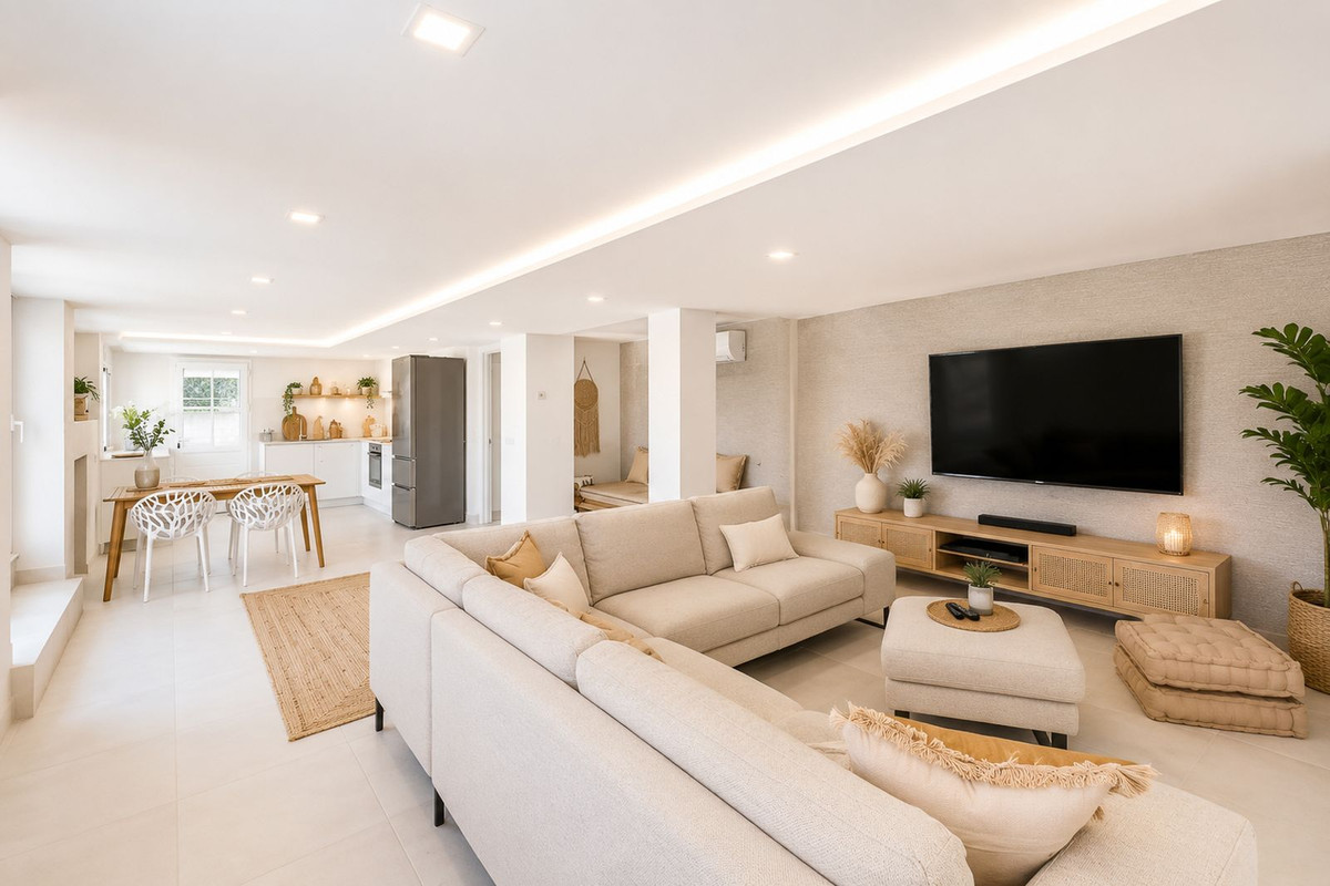 Villa for sale in Benalmadena
