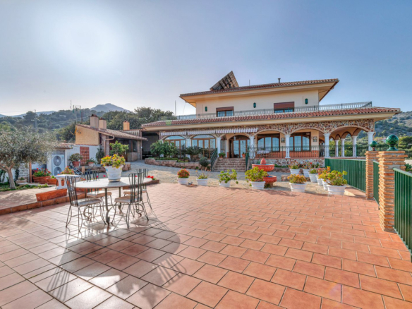 Villa for sale in Churriana