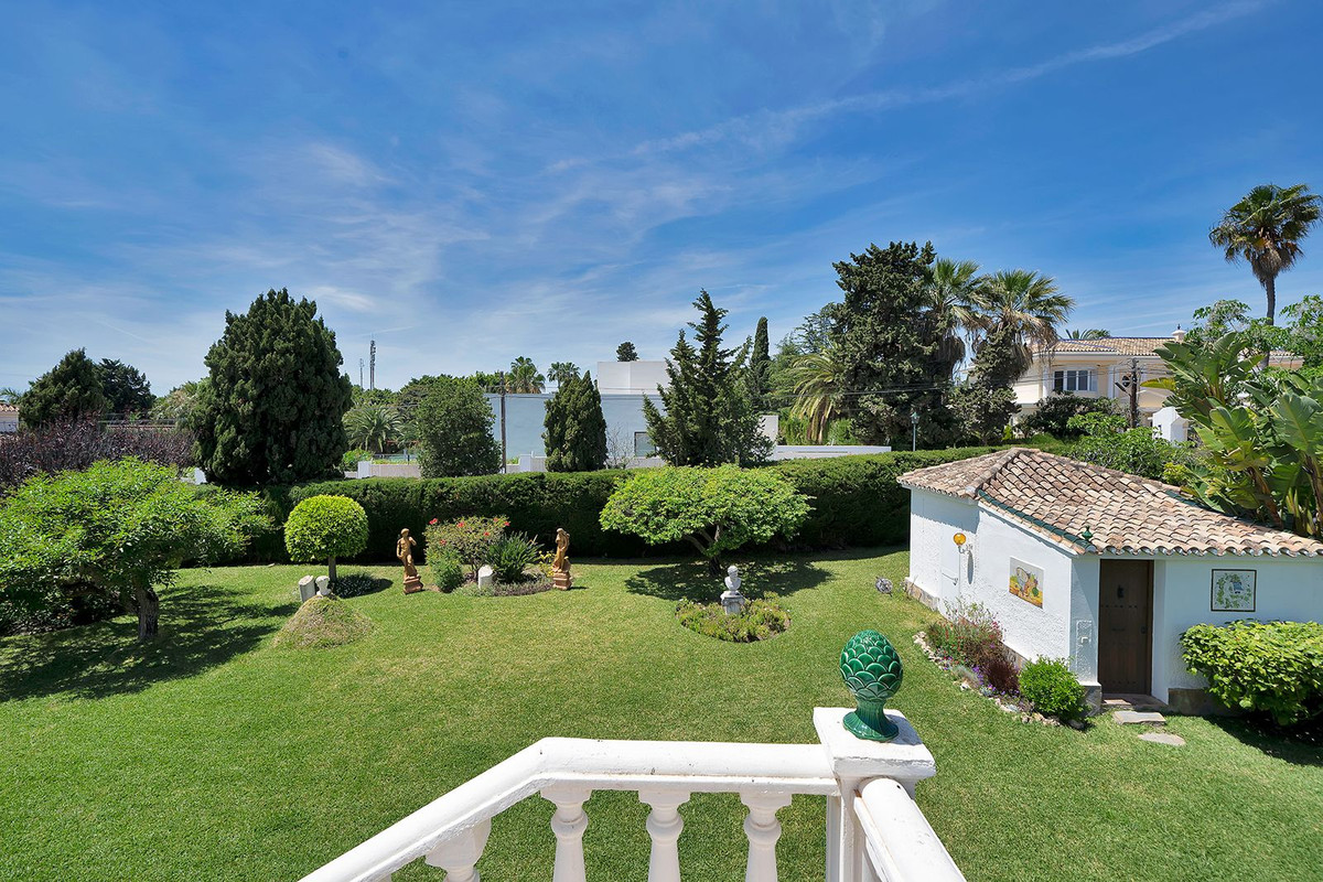Villa for sale in El Paraiso