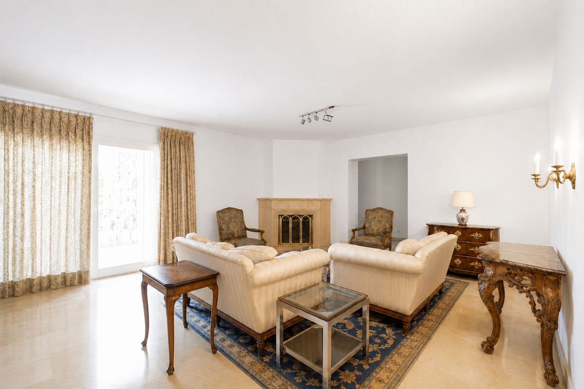 Villa for sale in El Paraiso