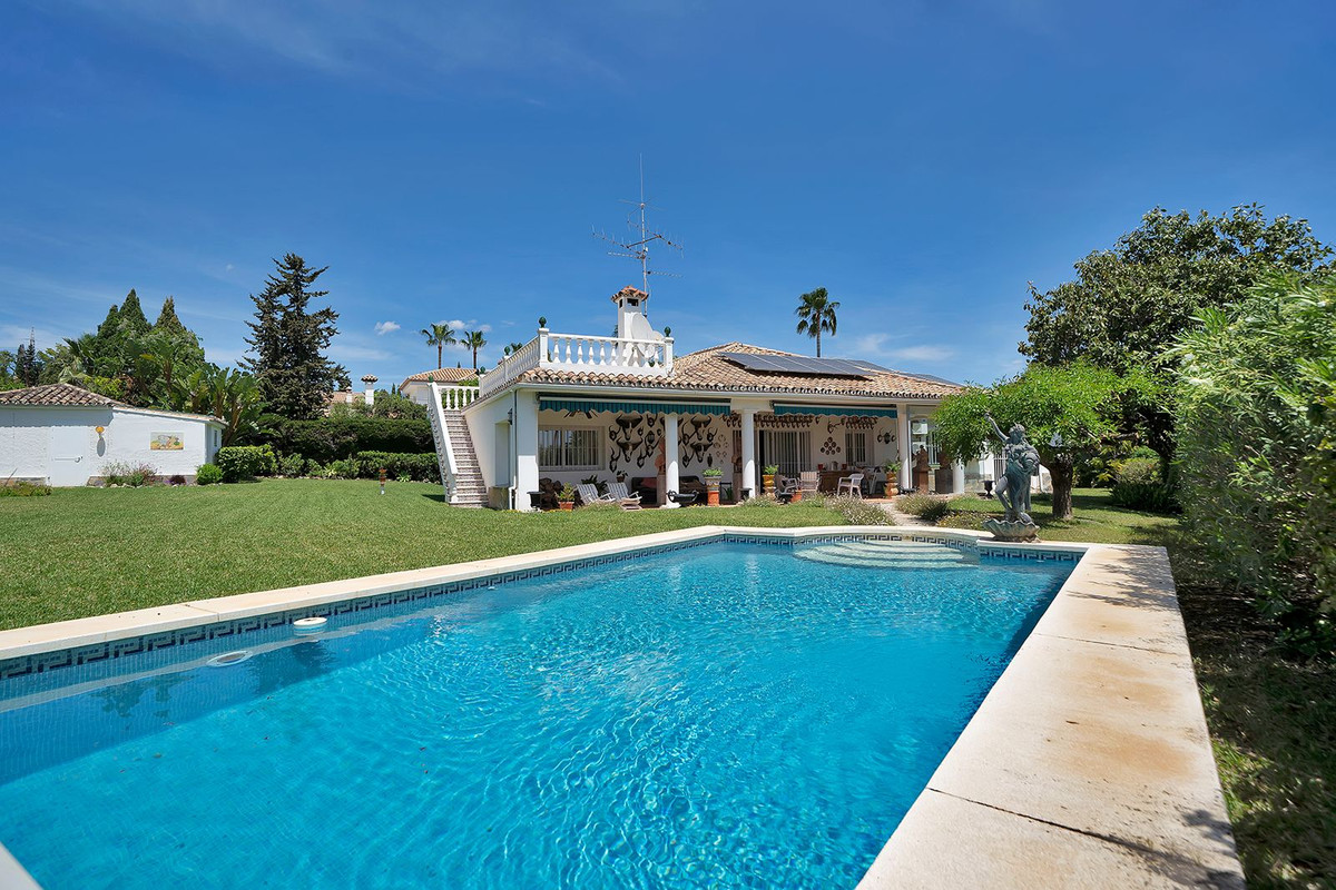 Villa for sale in El Paraiso
