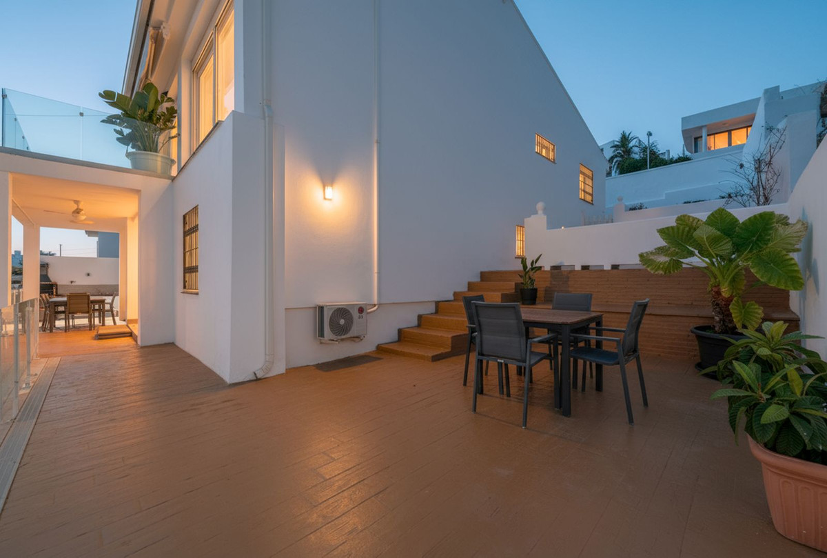 Villa for sale in Estepona