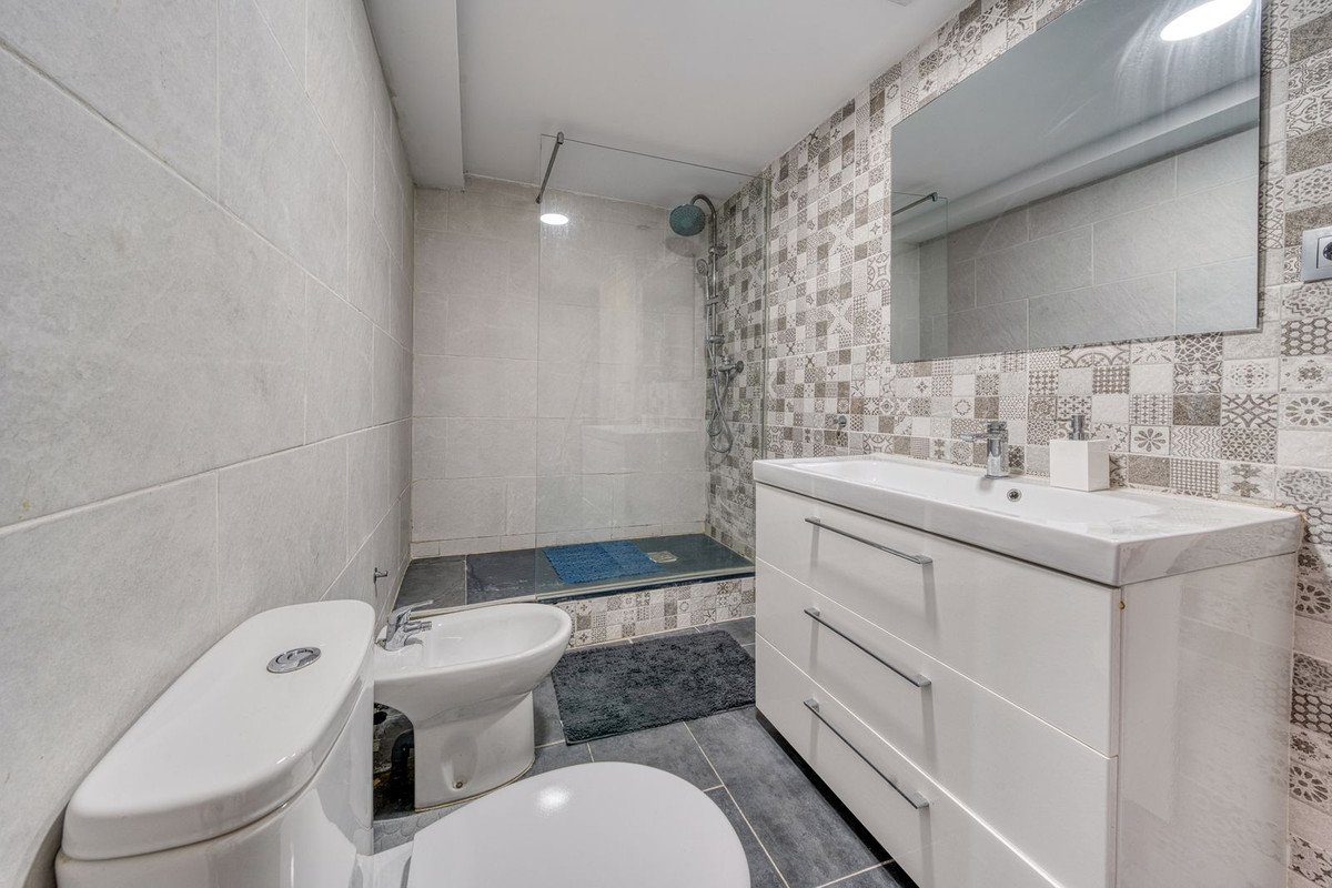 Villa for sale in Estepona