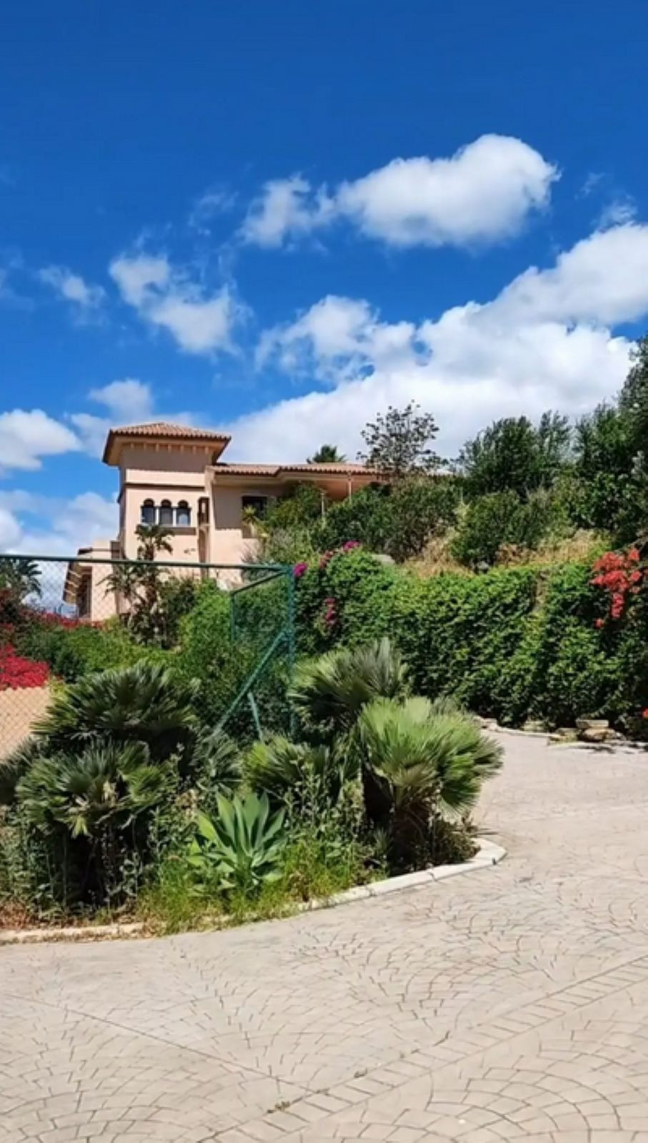 Villa for sale in Estepona