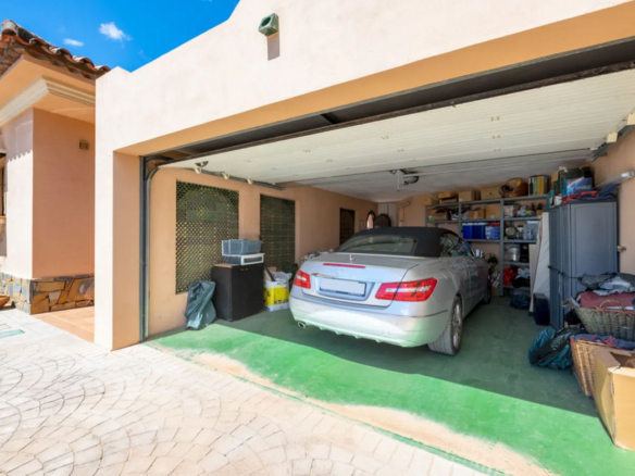 Villa for sale in Estepona
