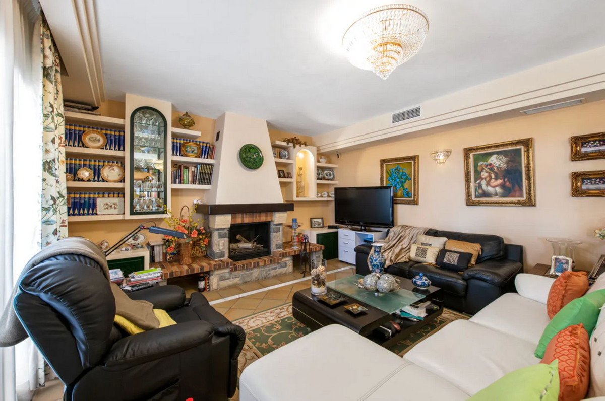 Villa for sale in Estepona