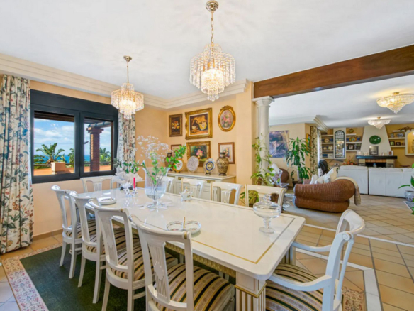 Villa for sale in Estepona