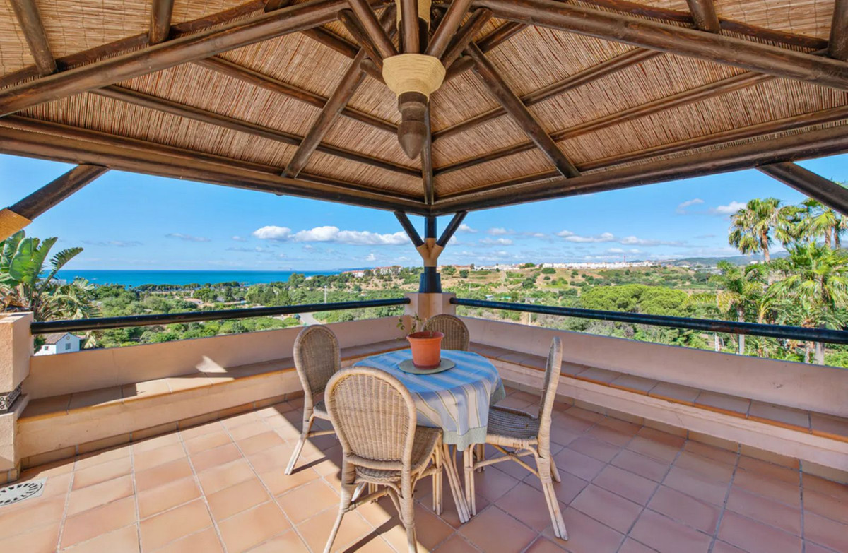 Villa for sale in Estepona