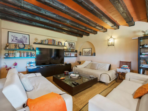Villa for sale in Estepona