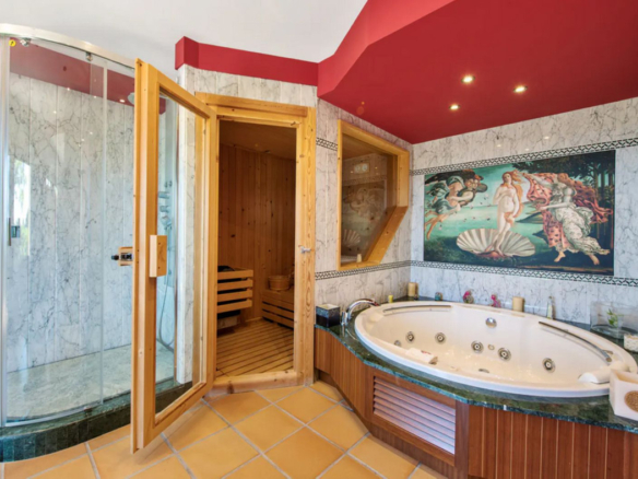 Villa for sale in Estepona