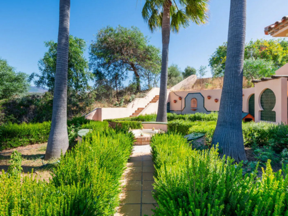 Villa for sale in Estepona