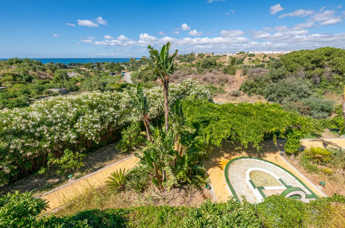 Villa for sale in Estepona