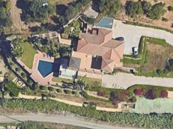 Villa for sale in Estepona