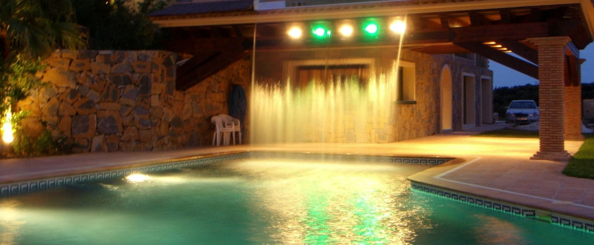Villa for sale in Estepona