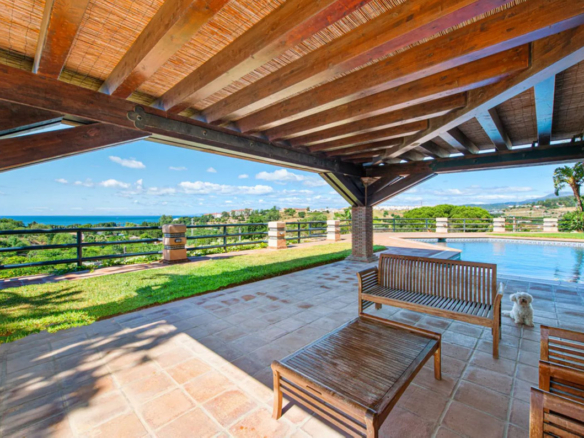 Villa for sale in Estepona