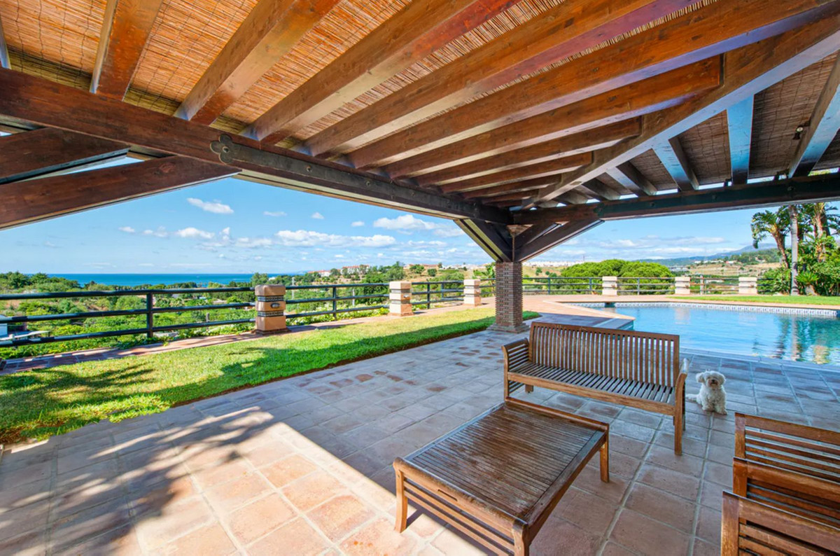 Villa for sale in Estepona