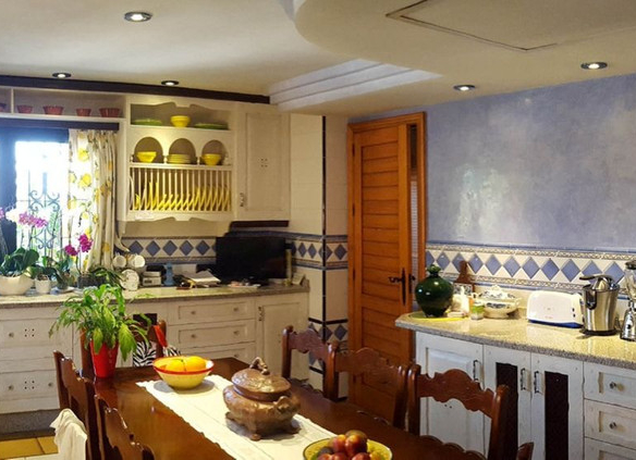 Villa for sale in Estepona