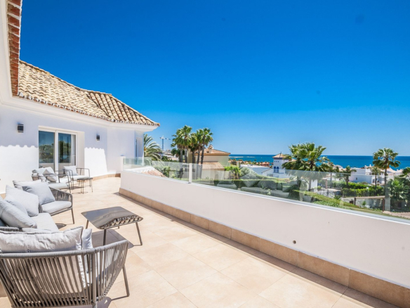 Villa for sale in Estepona