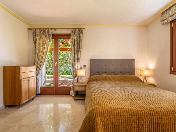 Villa for sale in Estepona